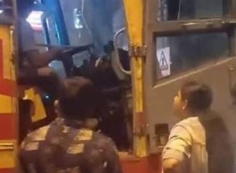 KSRTC : 'കേസ് അട്ടിമറിച്ചു, ഒരു ലക്ഷം രൂപ നഷ്ട പരിഹാരം വേണം': മേയർ KSRTC ബസ് തടഞ്ഞ സംഭവത്തിൽ നോട്ടീസ് അയച്ച് ഡ്രൈവർ