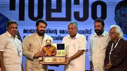 Mohanlal : 'എനിക്ക് ഈ അവാർഡ് ലഭിക്കുമ്പോൾ ഇതു പോലെയുള്ള ആഘോഷങ്ങളോ, ആദരവ് പ്രകടിപ്പിക്കലോ ഉണ്ടായിരുന്നില്ല': അടൂർ ഗോപാലകൃഷ്ണൻ, മറുപടിയുമായി മോഹൻലാൽ 