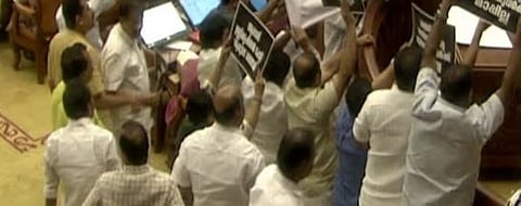 Sabarimala : 'അയ്യപ്പൻ്റെ സ്വർണം കട്ടവർ അമ്പലം വിഴുങ്ങികൾ' : നിയമസഭയിൽ ശരണം വിളിച്ച് പ്രതിപക്ഷം, സ്പീക്കറുടെ ഇരിപ്പിടം മറച്ച് ബാനർ കെട്ടി, സഭ നിർത്തി വച്ചു