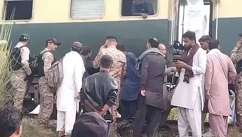 Train : ബലൂചിസ്ഥാനിലേക്ക് പോയ പാകിസ്ഥാനിലെ ജാഫർ എക്സ്‌പ്രസിൽ IED സ്ഫോടനം: 6 റെയിലുകൾ പാളം തെറ്റി, നിരവധി പേർക്ക് പരിക്ക്, ഉത്തരവാദിത്വം ഏറ്റെടുത്ത് BRG