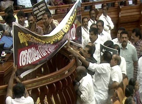 Sabarimala : 'ദേവസ്വം ബോർഡിനെ പുറത്താക്കണം, ദേവസ്വം മന്ത്രി രാജി വയ്ക്കണം': നിയമസഭയിൽ ഇന്നും പ്രതിപക്ഷ ബഹളം, ചോദ്യോത്തര വേള റദ്ദാക്കി