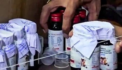 Cough syrups : 2 വയസ്സിന് താഴെയുള്ള കുട്ടികൾക്ക് കഫ് സിറപ്പുകൾ നൽകുന്നത് നിരോധിച്ച് കർണാടക : കോൾഡ്രിഫിൻ്റെ വിൽപ്പനയും കുറിപ്പടിയും നിരോധിച്ചു