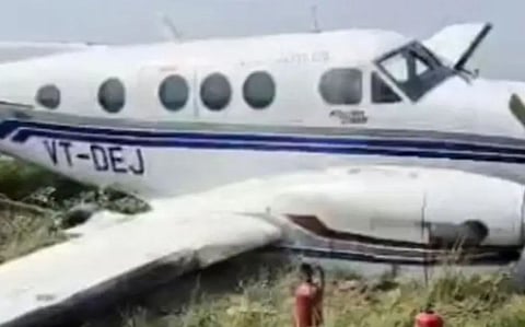 Private jet : യുപിയിൽ സ്വകാര്യ ജെറ്റ് റൺവേയിൽ നിന്ന് തെന്നിമാറി: എല്ലാ യാത്രക്കാരും പൈലറ്റുമാരും സുരക്ഷിതർ