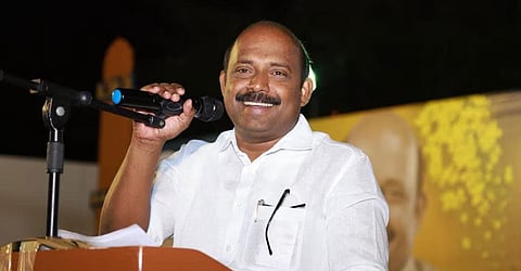 കോ​ൺ​ഗ്ര​സ്‌ നേ​താ​വ് എം. ​ലി​ജു സ​ഞ്ച​രി​ച്ച വാ​ഹ​നം അ​പ​ക​ട​ത്തി​ൽ​പെ​ട്ടു | M Liju
