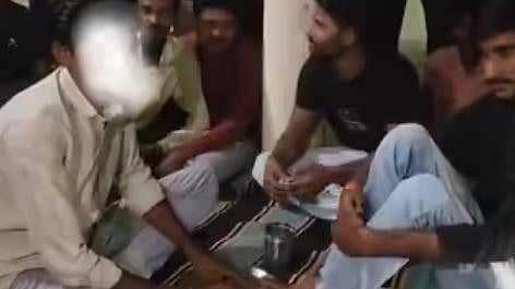 OBC : AI നിർമ്മിത  ചിത്രം പോസ്റ്റ് ചെയ്തു : മധ്യപ്രദേശിൽ OBC യുവാവിനെ ബ്രാഹ്മണൻ്റെ കാൽ കഴുകി വെള്ളം കുടിക്കാൻ നിർബന്ധിച്ചു, അറസ്റ്റ്