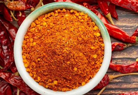 BJP : ഓപ്പറേഷൻ ലാൽ മിർച്ച് : ദുർഗാപൂർ കൂട്ട ബലാത്സംഗത്തിൽ പ്രതിഷേധിച്ച് സ്ത്രീകൾക്ക് മുളകു പൊടി വിതരണം ചെയ്ത് ബംഗാൾ BJP