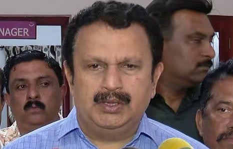 CM : 'ശബരിമലയിലെ കിണ്ടിയും വിളക്കും വിറ്റത് കൊണ്ടാണ് 'കിണ്ടി വാസു' ആയത്, ഗ്യാസിൻ്റെ പ്രശ്നം ഉള്ളത് കൊണ്ടാണ് ദേവന് നേദിക്കുന്നതിന് മുൻപ് വാസവൻ സദ്യ കഴിച്ചത്, എല്ലാവരും ശരണം വിളിക്കുമ്പോൾ പിണറായി വിജയൻ വിളിച്ചത് സ്വാമിയേ ഭരണം അയ്യപ്പാ എന്നാണ്': പരിഹസിച്ച് K മുരളീധരൻ