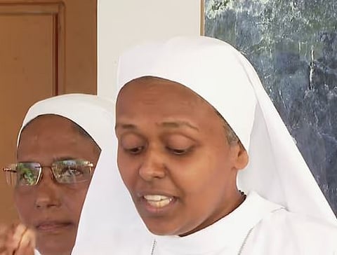 Hijab : 'സ്‌കൂളിലെ നിയമങ്ങൾ അനുസരിച്ച് വിദ്യാർത്ഥിനി വന്നാൽ തുടരാം': ഹിജാബ് വിവാദത്തിൽ ഹൈക്കോടതിക്കും വിദ്യാഭ്യാസ മന്ത്രിക്കും നന്ദി പറഞ്ഞ് സ്‌കൂൾ പ്രിൻസിപ്പൽ 