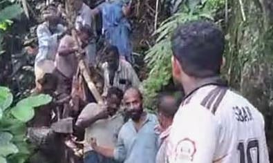 Rock : പണിക്കിടെ മലയിൽ നിന്ന് പാറ ഇടിഞ്ഞു വീണു : 2 സ്ത്രീകൾക്ക് ഗുരുതര പരിക്ക്