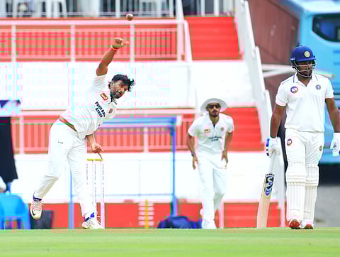 രഞ്ജി ട്രോഫിയിൽ മഹാരാഷ്ട്രയ്ക്കെതിരെ കേരളം ഒന്നാം ഇന്നിങ്സിൽ 219 റൺസിന് പുറത്ത്