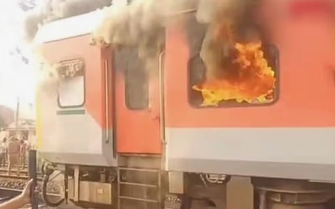Fire : പഞ്ചാബിൽ ട്രെയിനിൽ തീപിടിത്തം: കോച്ച് കത്തി നശിച്ചു