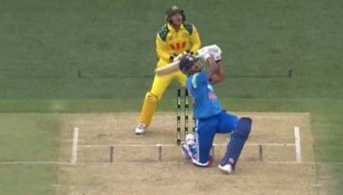 ODI : മഴക്കളിയിൽ ഇന്ത്യയ്ക്ക് ഓസ്‌ട്രേലിയക്ക് എതിരെ 9 വിക്കറ്റിന് 136 റൺസ് 