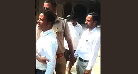 നിർബന്ധിത മതപരിവർത്തന ശ്രമമെന്ന് ആരോപണം: യു.പിയിൽ വി.എച്ച്.പി. പരാതിയിൽ മൂന്ന് ക്രിസ്ത്യൻ വിശ്വാസികൾ അറസ്റ്റിൽ
