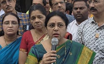 മുസ്ലീങ്ങൾ പ്രാർത്ഥന നടത്തിയ പൂനെയിലെ കോട്ടയിൽ ഗോമൂത്രം തളിച്ച് ശുദ്ധീകരിച്ച് BJP എം പി : വിവാദം | BJP