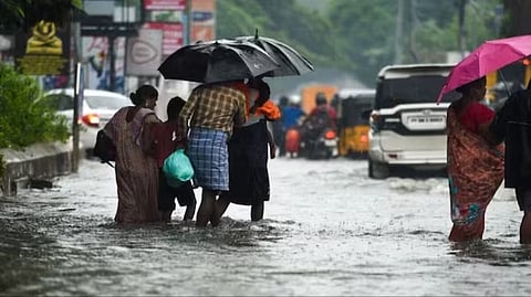 തമിഴ്‌നാട്ടിൽ കനത്ത മഴ: ഏഴ് ജില്ലകളിലെ വിദ്യാഭ്യാസ സ്ഥാപനങ്ങൾക്ക് ബുധനാഴ്ച അവധി | Heavy rains in Tamil Nadu
