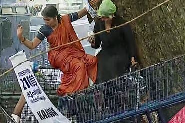സമരം കടുപ്പിച്ച് ആശാ പ്രവർത്തകർ: ക്ലിഫ് ഹൗസിലേക്ക് മാർച്ച്, പോലീസും പ്രവർത്തകരും തമ്മിൽ സംഘർഷം; ജലപീരങ്കി പ്രയോഗം | ASHA workers
