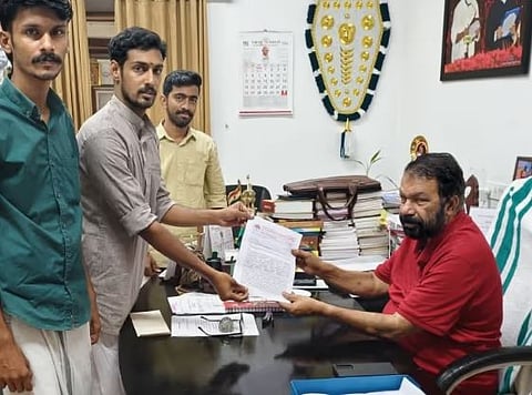 'നിലപാട് എന്നത് ഒരു വാക്കല്ല, ഇടതു പക്ഷത്തെ വഞ്ചിച്ച V ശിവൻകുട്ടി ചേട്ടന് അഭിവാദ്യങ്ങൾ': AISF | LDF