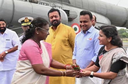 'നഗരത്തോടുള്ള അനാദരവ്': രാഷ്ട്രപതിയുടെ കൊച്ചിയിലെ പരിപാടിയിൽ നിന്ന് കൊച്ചി മേയറെ ഒഴിവാക്കി, പ്രതിഷേധം | President