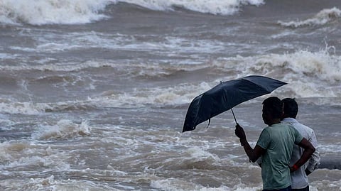 മോന്ത' ചുഴലിക്കാറ്റ് ശക്തിപ്പെടുന്നു; ആന്ധ്രാതീരത്ത് കരയിലെത്തും; ഒഡിഷയിൽ റെഡ് അലർട്ട്, തമിഴ്‌നാട്ടിലും കനത്ത മഴയ്ക്ക് സാധ്യത | Cyclone 'Montha'
