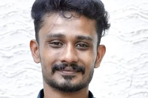 'ആലപ്പുഴയുടെ കാറ്റ് ഏറ്റാൽ ചിത്തഭ്രമം കുറച്ച് ഭേദമായേക്കും': സുരേഷ് ഗോപിക്ക് രൂക്ഷ മറുപടിയുമായി SFI സംസ്ഥാന പ്രസിഡൻ്റ് | SFI