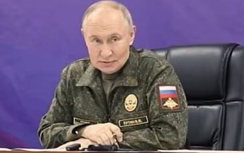 സൈനിക വേഷത്തിൽ പുടിൻ : ലോകത്ത് മറ്റാർക്കുമില്ലാത്ത ആണവ മിസൈൽ പരീക്ഷിച്ച് റഷ്യ; ബ്യൂറെവെസ്റ്റ്നിക് മിസൈലിന് 14,000 കി.മീ. ദൂരപരിധി, പാശ്ചാത്യ ശക്തികൾക്ക് മുന്നറിയിപ്പ് | Putin