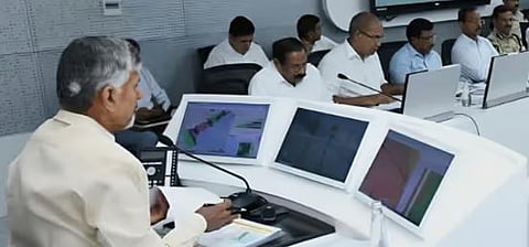 മോൻത ചുഴലിക്കാറ്റ് ഇന്ന് കര തൊടും: അതീവ ജാഗ്രതയിൽ കിഴക്കൻ തീരം; നൂറിലേറെ ട്രെയിനുകളും വിമാനങ്ങളും റദ്ദാക്കി | Cyclone Montha