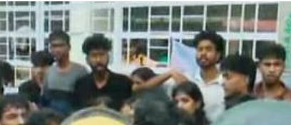 ഫീസ് വർദ്ധനവ് : മണ്ണൂത്തി കാർഷിക സർവകലാശാലയിൽ വൻ പ്രതിഷേധവുമായി SFI, ജലപീരങ്കി പ്രയോഗം | SFI