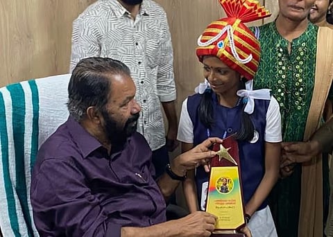 സംസ്ഥാന സ്‌കൂൾ കായിക മേളയ്ക്കിടെ കളഞ്ഞു കിട്ടിയ സ്വർണ്ണമാല തിരികെ നൽകി: മാതൃകയായി പഞ്ചമി, അഭിനന്ദിച്ച് മന്ത്രി വി ശിവൻകുട്ടി | Gold chain 