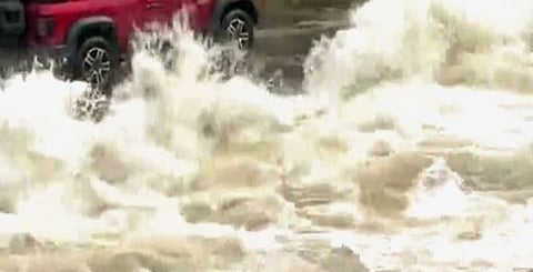 മോൻത ചുഴലിക്കാറ്റ് തീരം തൊട്ടത് 110 കി മീ വേഗത്തിൽ: കേരളത്തിൽ യെല്ലോ അലർട്ട് | Cyclone Montha