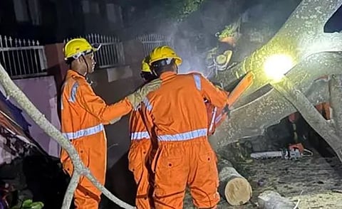 മോൻത ചുഴലിക്കാറ്റ്: ആന്ധ്രയിൽ 4പേർക്ക് ദാരുണാന്ത്യം, ഒഡിഷയിലും കനത്ത നാശനഷ്ടം | Cyclone Montha