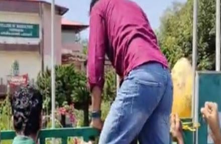 ഫീസ് തുക വർദ്ധനവ് : കാസർഗോഡ് പടന്നക്കാട് കാർഷിക കോളജിലേക്ക് SFI നടത്തിയ മാർച്ചിൽ സംഘർഷം | SFI