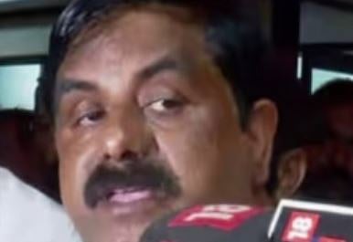 'ഷാഫി പറമ്പിലിനെ മർദിച്ച പോലീസുകാരൻ POCSO കേസ് പ്രതി, EP ജയരാജൻ സ്വന്തം പാർട്ടിയുടെ ഹിറ്റ്‌ലിസ്റ്റിൽ പെട്ടയാൾ': ഗുരുതര ആരോപണവുമായി കോഴിക്കോട് DCC പ്രസിഡൻ്റ് | Police