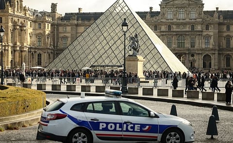 louvre museum robbery