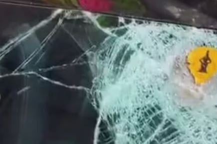 ഓടി കൊണ്ടിരുന്ന കാറിന് മുകളിലേക്ക് പാറ വീണു: യുവതിക്ക് ദാരുണാന്ത്യം | Rock