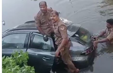 വൈക്കത്ത് കാർ കനാലിൽ മറിഞ്ഞ് അപകടം: മരിച്ചത് യുവ ഡോക്ടർ | Car