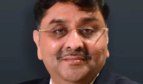 4400 കോടി രൂപയുടെ തട്ടിപ്പ്: വ്യാജ ഇ-മെയിൽ വഴി വായ്പയെടുത്തു മുങ്ങി ഇന്ത്യൻ വംശജൻ; ബ്ലാക്ക്റോക്കടക്കം കബളിപ്പിക്കപ്പെട്ടു | Fraud