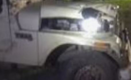 കുതിരാനിൽ വീണ്ടും കാട്ടാന ആക്രമണം: തുരത്താനെത്തിയ വനംവകുപ്പിൻ്റെ ജീപ്പ് തകർത്തു, ഉദ്യോഗസ്ഥർ തലനാരിഴയ്ക്ക് രക്ഷപ്പെട്ടു | Wild elephant