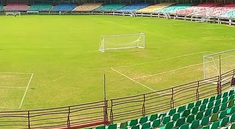 കലൂർ സ്റ്റേഡിയത്തിലെ ചുറ്റുമതിൽ നിർമ്മാണം നിയമ വിരുദ്ധമെന്ന് കണ്ടെത്തി: നിർമ്മാണം നിർത്തി വയ്പ്പിച്ചു | Kaloor Stadium