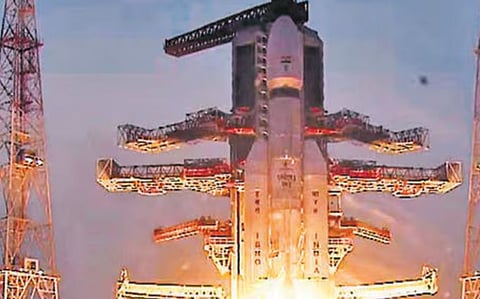 ISROയ്ക്ക് മറ്റൊരു ചരിത്ര നേട്ടം: ഇന്ത്യയിൽ നിന്ന് വിക്ഷേപിച്ച ഏറ്റവും ഭാരമേറിയ ഉപഗ്രഹം ഭ്രമണപഥത്തിൽ | ISRO