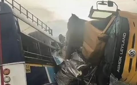 തെലങ്കാനയിൽ വൻ വാഹനാപകടം: ടിപ്പർ ലോറി ബസിലിടിച്ച് 17 മരണം; മരിച്ചവരിൽ 3 മാസം പ്രായമുള്ള കുഞ്ഞും | Accident