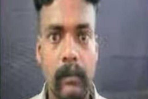 വേഷം മാറാൻ വിദഗ്ധൻ, 53 കേസുകളിൽ പ്രതി : വിയ്യൂർ സെൻട്രൽ ജയിലിലെ തടവുകാരനായ കുപ്രസിദ്ധ ഗുണ്ടാ നേതാവ് ബാലമുരുകൻ പൊലീസ് കസ്റ്റഡിയിൽ നിന്ന് രക്ഷപ്പെട്ടു | Police