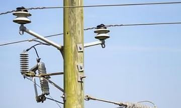 വൈദ്യുതി പോസ്റ്റിൽ കയറി യുവാവിൻ്റെ ആത്മഹത്യാ ഭീഷണി: മണിക്കൂറുകൾ നീണ്ട പരിശ്രമത്തിനൊടുവിൽ താഴെയിറക്കി | Suicide