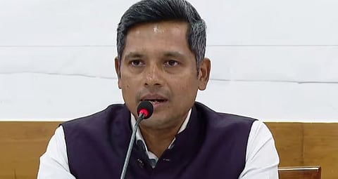 'തിരഞ്ഞെടുപ്പ് ജോലിയുള്ളവരെ ഒഴിവാക്കാം': SIR സംബന്ധിച്ച ആശയക്കുഴപ്പത്തിൽ വ്യക്തത വരുത്തി തിരഞ്ഞെടുപ്പ് കമ്മീഷൻ; അടിയന്തര യോഗം ചേർന്നു | SIR