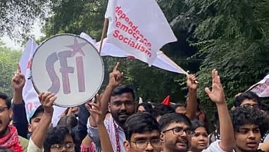 JNU തിരഞ്ഞെടുപ്പ്: 3 സീറ്റുകളിൽ ഇടതു സഖ്യത്തിന് മുന്നേറ്റം; വൈസ് പ്രസിഡൻ്റ് സ്ഥാനത്തേക്ക് മലയാളി ഗോപികയുടെ മുന്നേറ്റം | JNU