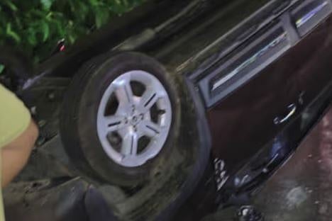 വടക്കാഞ്ചേരിയിൽ കാർ തലകീഴായി മറിഞ്ഞ് അപകടം: ദമ്പതികൾക്ക് പരിക്ക് | Car