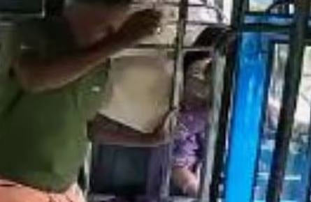 ഓടുന്ന ബസിൽ നിന്ന് എടുത്ത് ചാടി: യാത്രക്കാരന് ഗുരുതര പരിക്ക് | Bus