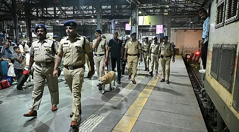 സുരക്ഷയ്ക്ക് 'ഓപ്പറേഷൻ രക്ഷിത': റെയിൽവേ പോലീസിൻ്റെ പ്രത്യേക ഡ്രൈവ്; 72 കേസുകൾ രജിസ്റ്റർ ചെയ്തു | Operation Rakshitha
