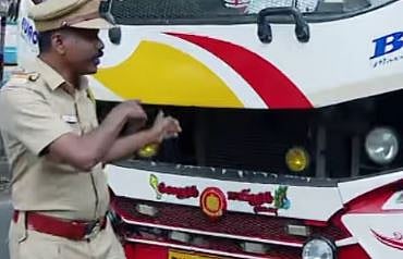 ടൂറിസ്റ്റ് ബസുകളുടെ നികുതി വെട്ടിപ്പ്: മിന്നൽ പരിശോധനയുമായി MVD, കൊച്ചിയിൽ 28 ബസുകൾ പിടിച്ചെടുത്തു | Tourist bus