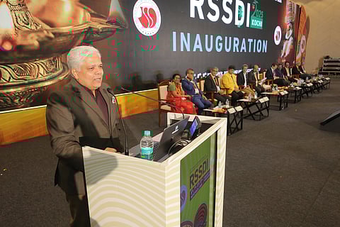 രോഗികള്‍ക്ക് ഒരു ദോഷവും വരുത്താതിരിക്കുക എന്നത് വൈദ്യ സമൂഹത്തിന്റെ പ്രാഥമിക ഉത്തരവാദിത്തമാണെന്ന് ജസ്റ്റിസ് ദേവന്‍ രാമചന്ദ്രന്‍
