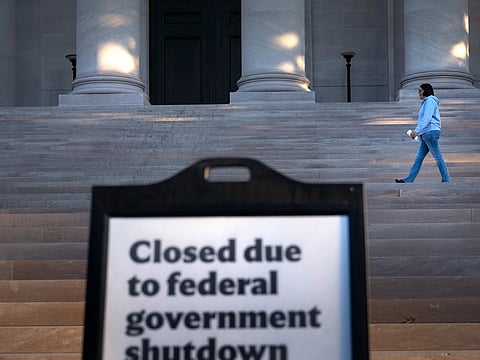 യു.എസ്. ഷട്ട്ഡൗൺ 38-ാം ദിവസം: ഏഴ് ലക്ഷം പേർക്ക് ശമ്പളമില്ലാതെ ജോലി, 6.7 ലക്ഷം പേർക്ക് തൊഴിൽ നഷ്ടം; പ്രതിസന്ധി രൂക്ഷമാകുന്നു | US shutdown 
